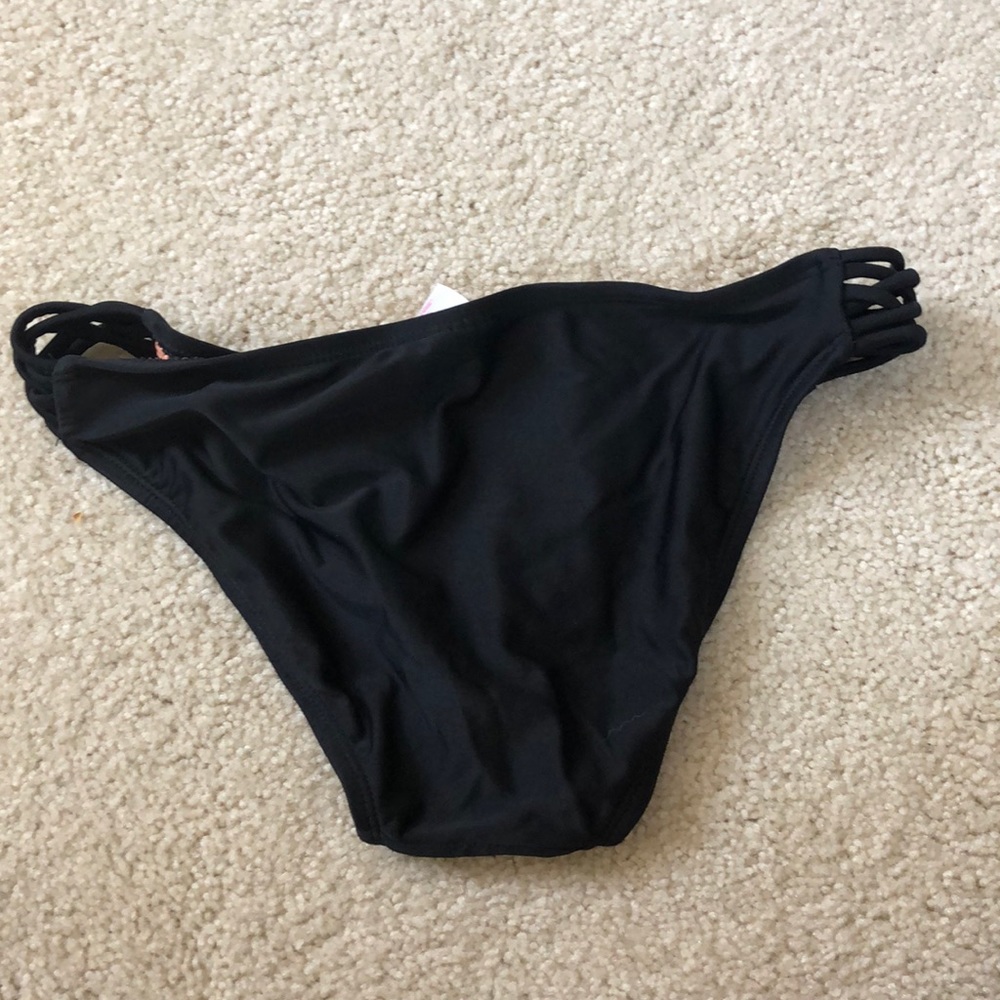Bikini Set - Picture 3 of 4